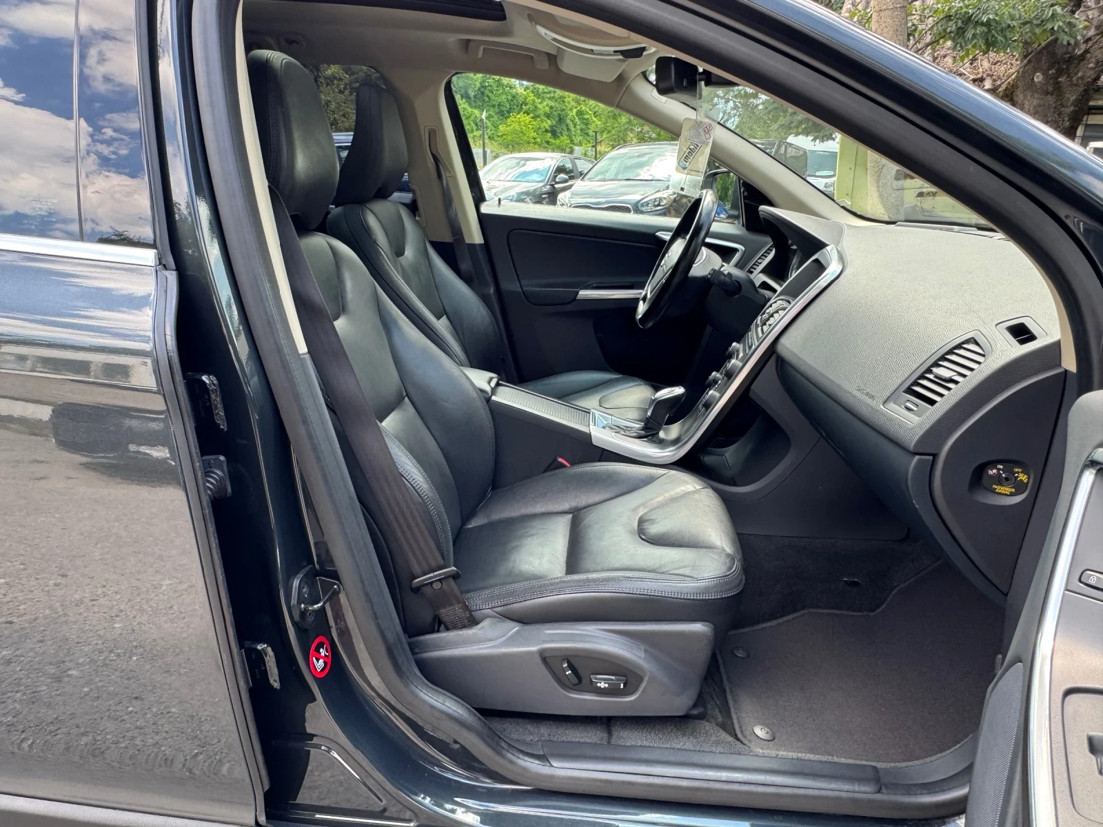Volvo XC60 Панорама!Дистроник!Нави.!, снимка 14 - Автомобили и джипове - 54795761