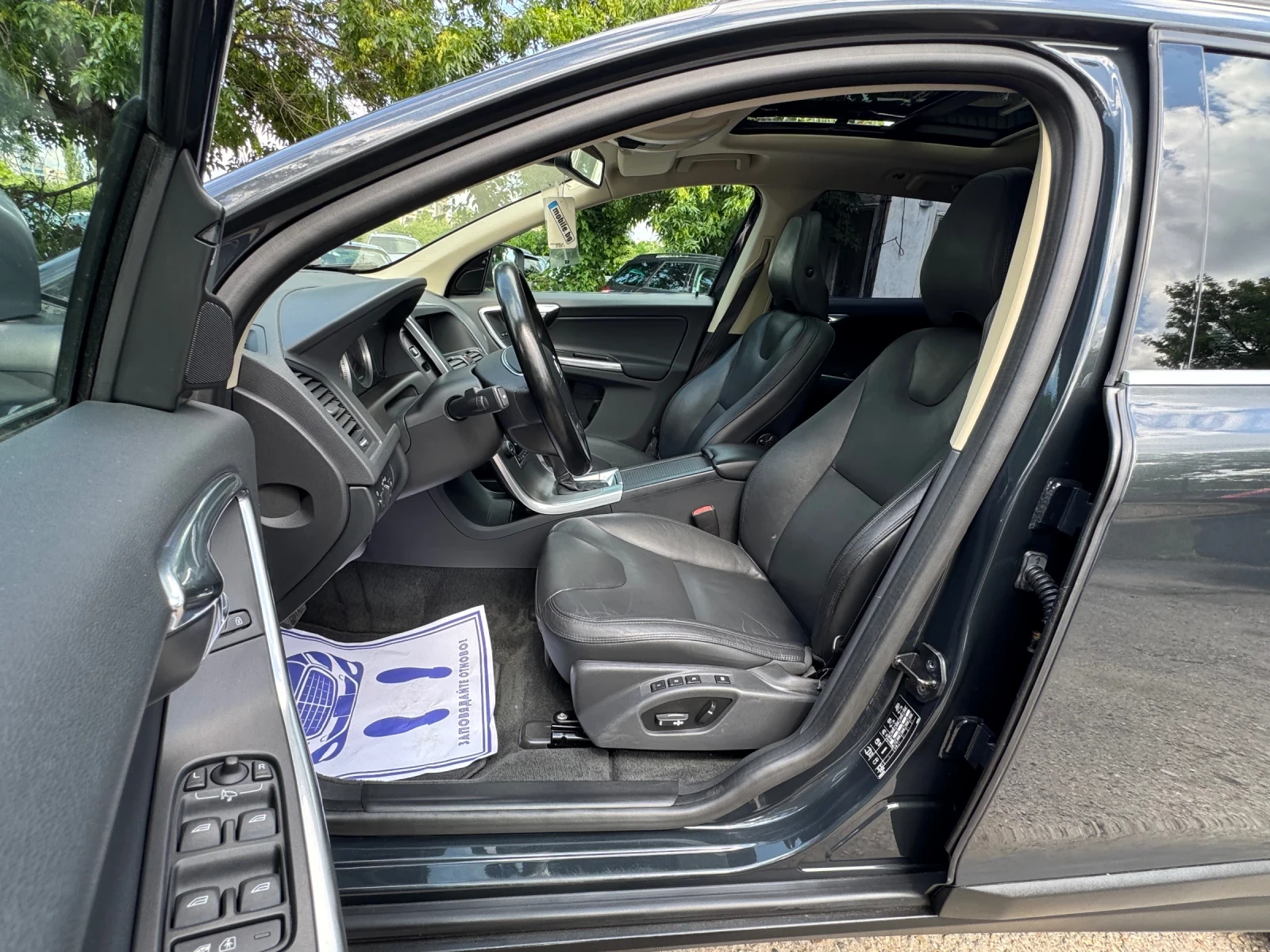 Volvo XC60 Панорама!Дистроник!Нави.!, снимка 9 - Автомобили и джипове - 54795761