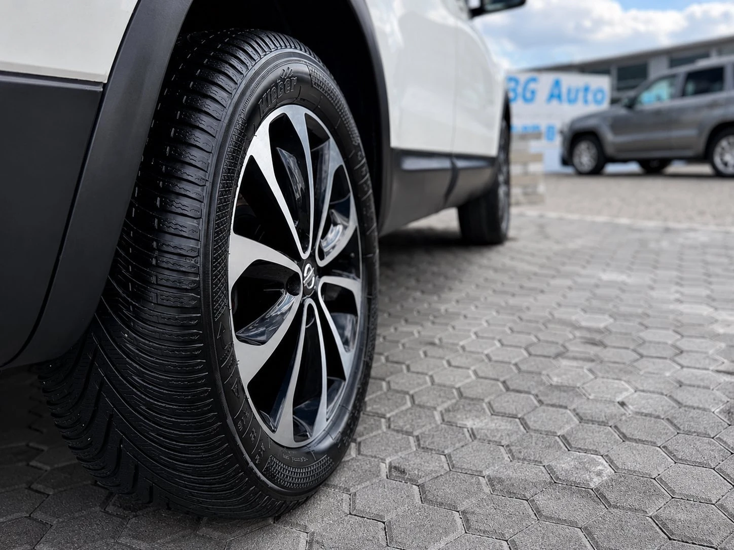Nissan Qashqai = 4X4= 6+ 1= NAVI= EURO 5= ������= PANO= 2.0-141=  | Mobile.bg � ����������� 8