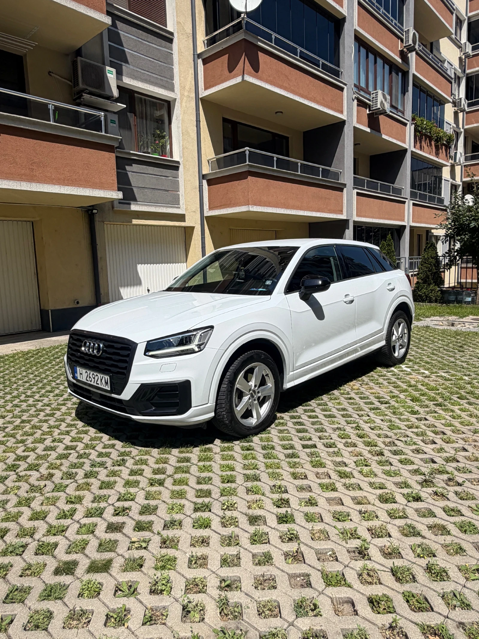 Audi Q2 Напълно Обслужен, снимка 2 - Автомобили и джипове - 55556916