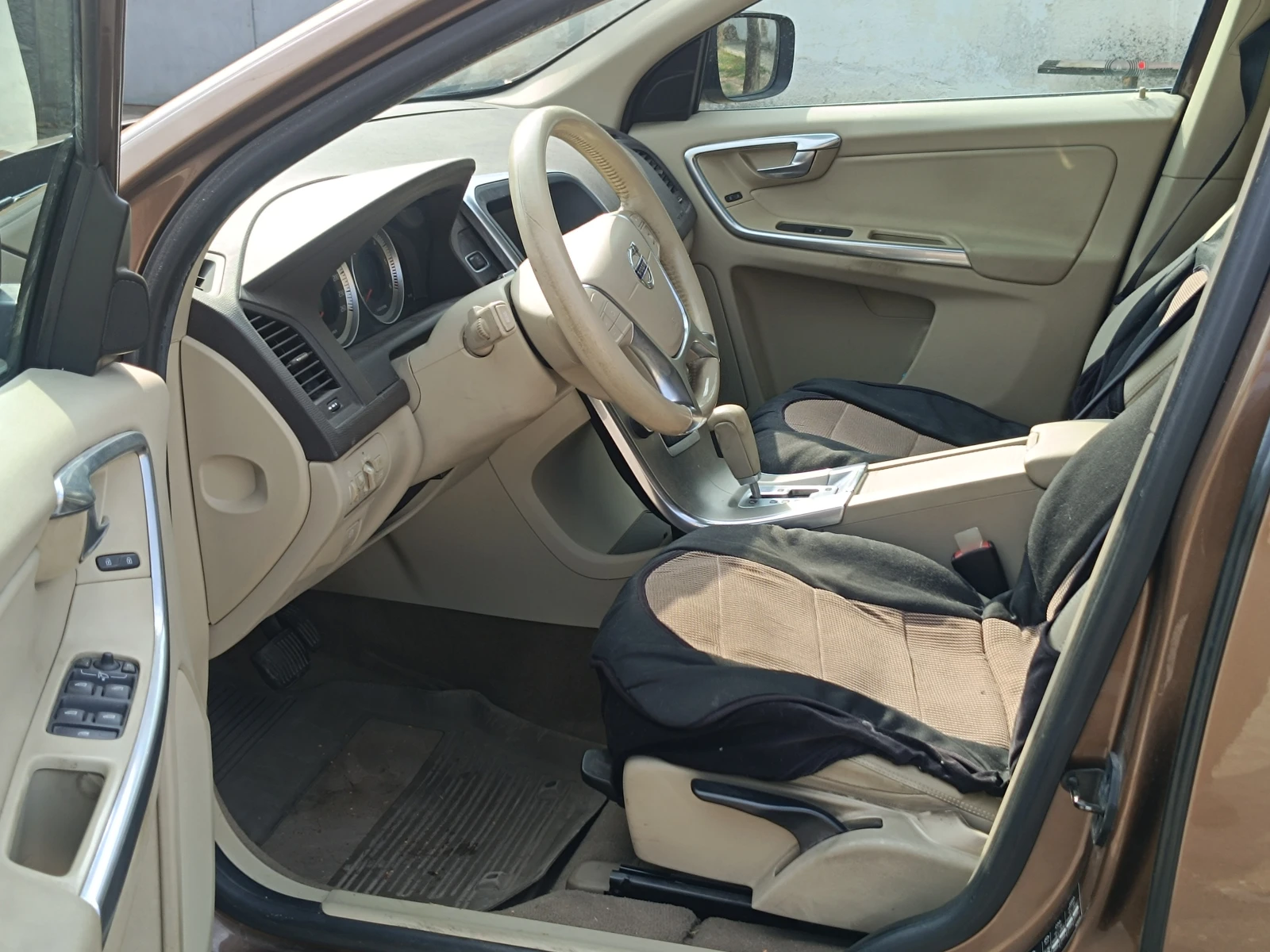 Volvo XC60 D4 AWD 4x4, снимка 10 - Автомобили и джипове - 56609455