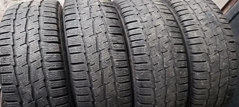 Гуми Зимни 235/65R16, снимка 1 - Гуми и джанти - 30949045