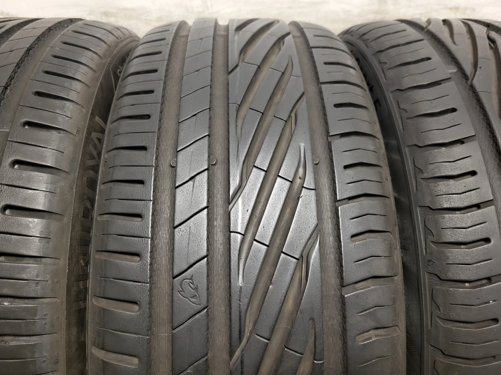 Гуми Летни 225/45R19, снимка 4 - Гуми и джанти - 54648909