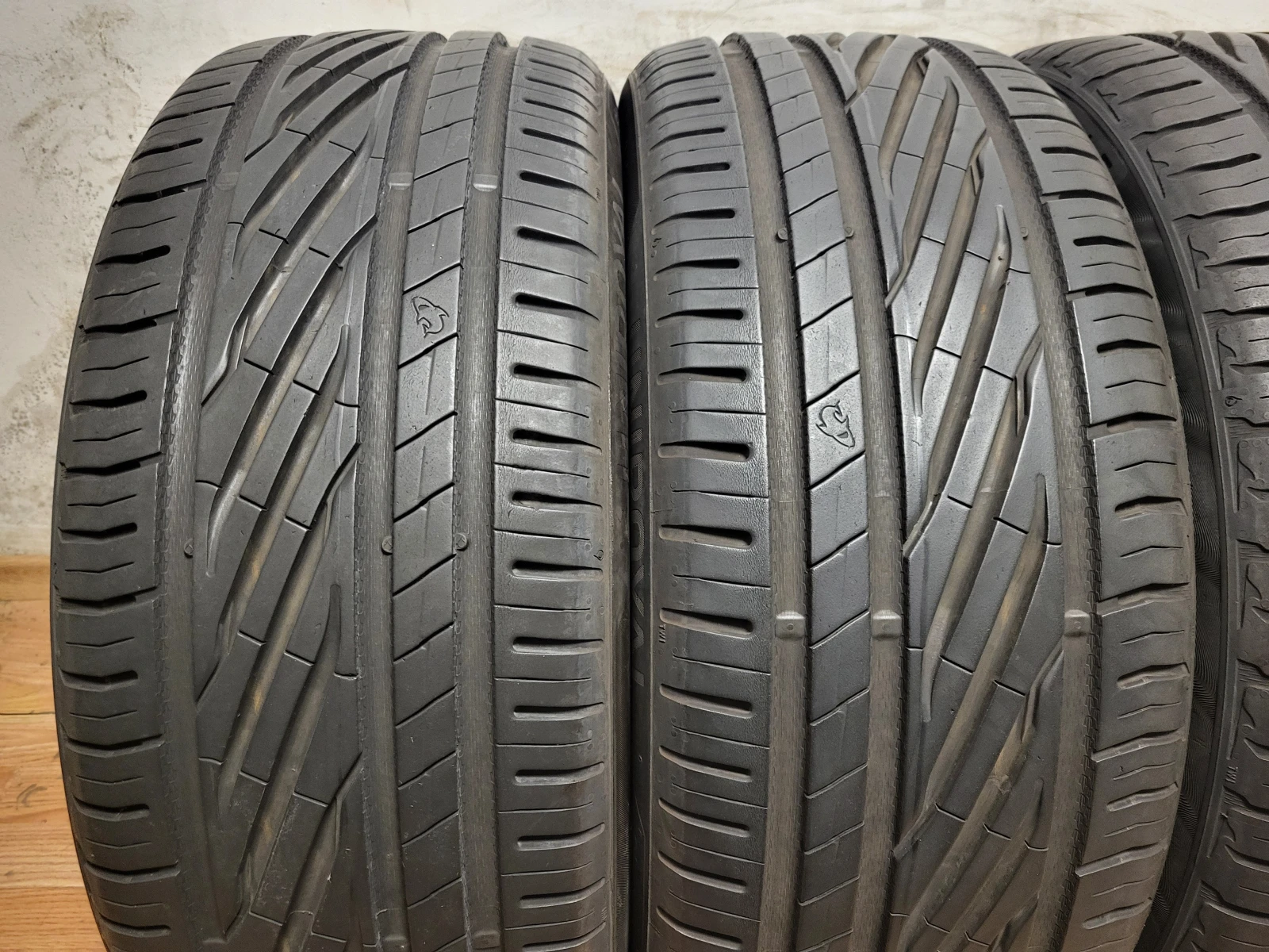 Гуми Летни 225/45R19, снимка 2 - Гуми и джанти - 54648909