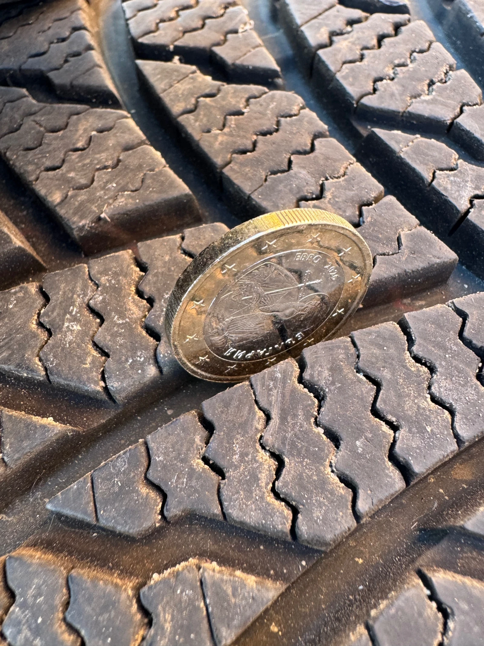 ���� � ������ 235/60R18 �� Volvo XC60 | Mobile.bg � ����������� 12