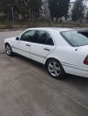 Mercedes-Benz C 180, снимка 9