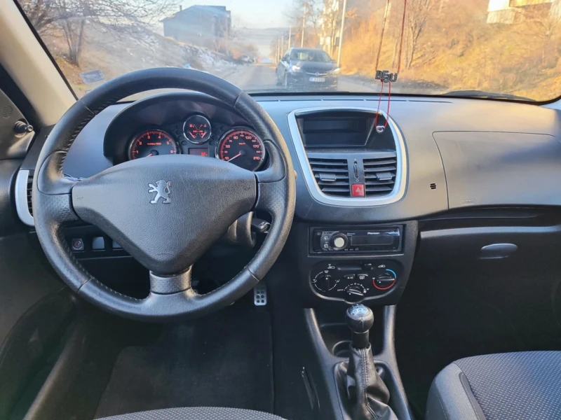 Peugeot 206 1.1, снимка 12 - Автомобили и джипове - 48506097