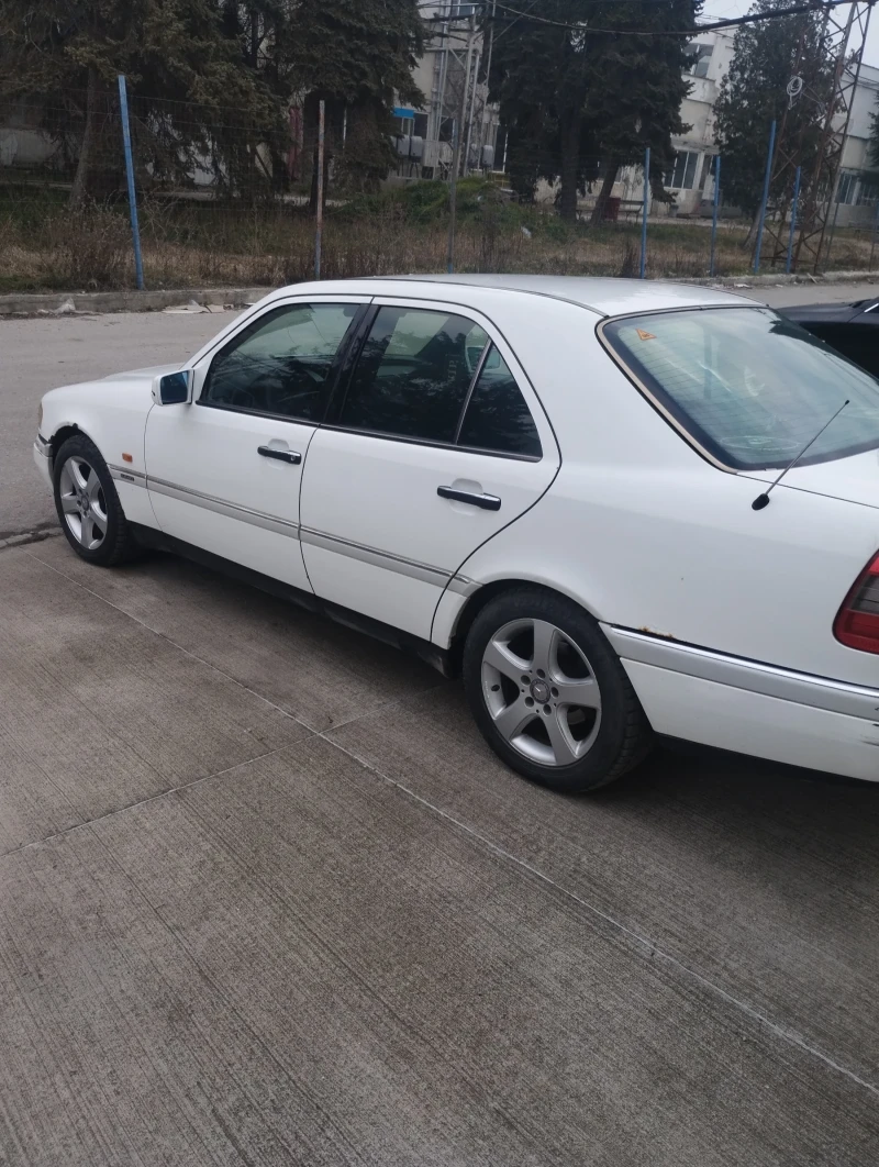 Mercedes-Benz C 180, снимка 9 - Автомобили и джипове - 49354138