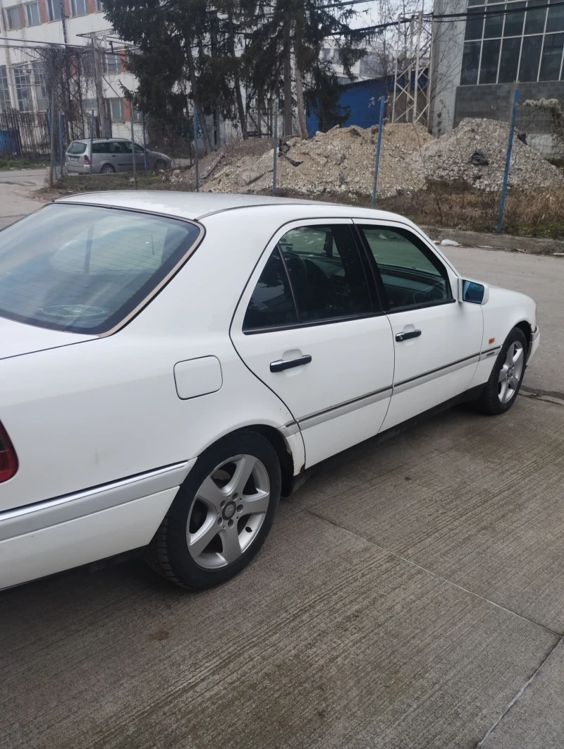 Mercedes-Benz C 180, снимка 1 - Автомобили и джипове - 49354138