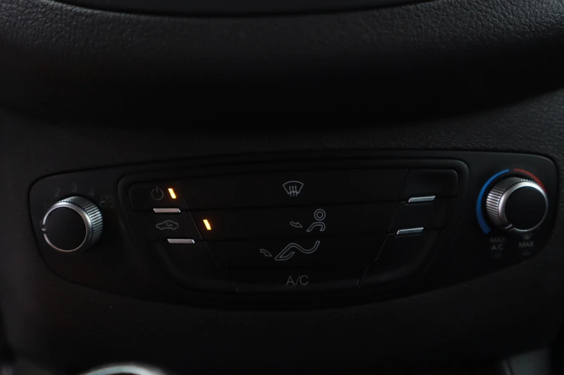 Ford Courier 1.5, снимка 16 - Автомобили и джипове - 51193353