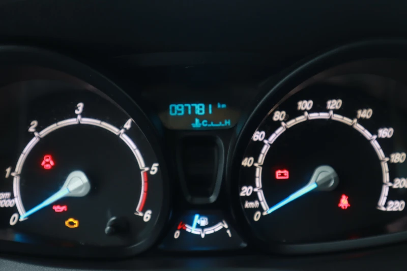 Ford Courier 1.5, снимка 13 - Автомобили и джипове - 51193353