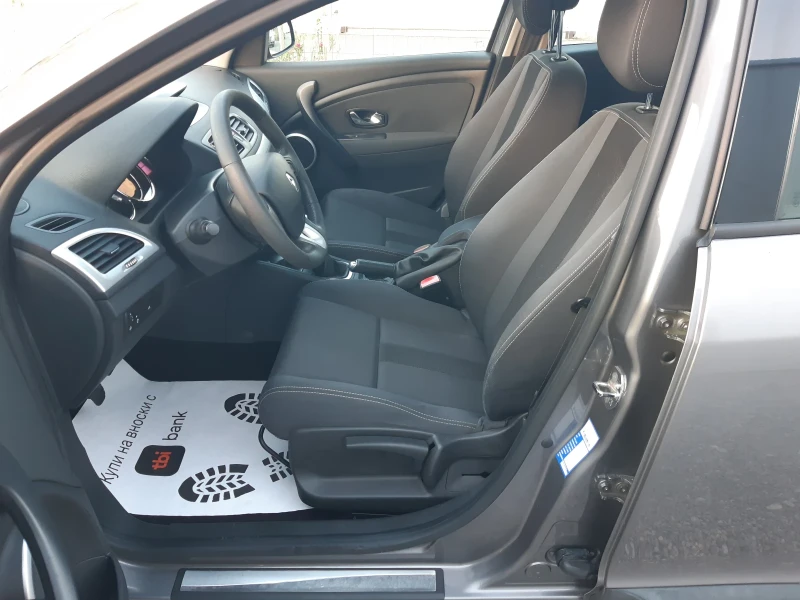 Renault Megane КАТО НОВА, снимка 11 - Автомобили и джипове - 51252260