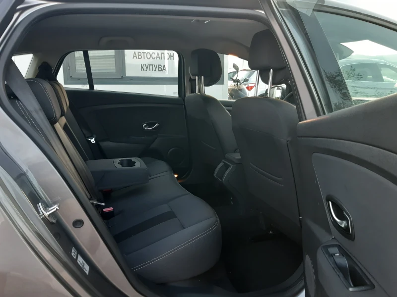 Renault Megane КАТО НОВА, снимка 15 - Автомобили и джипове - 51252260