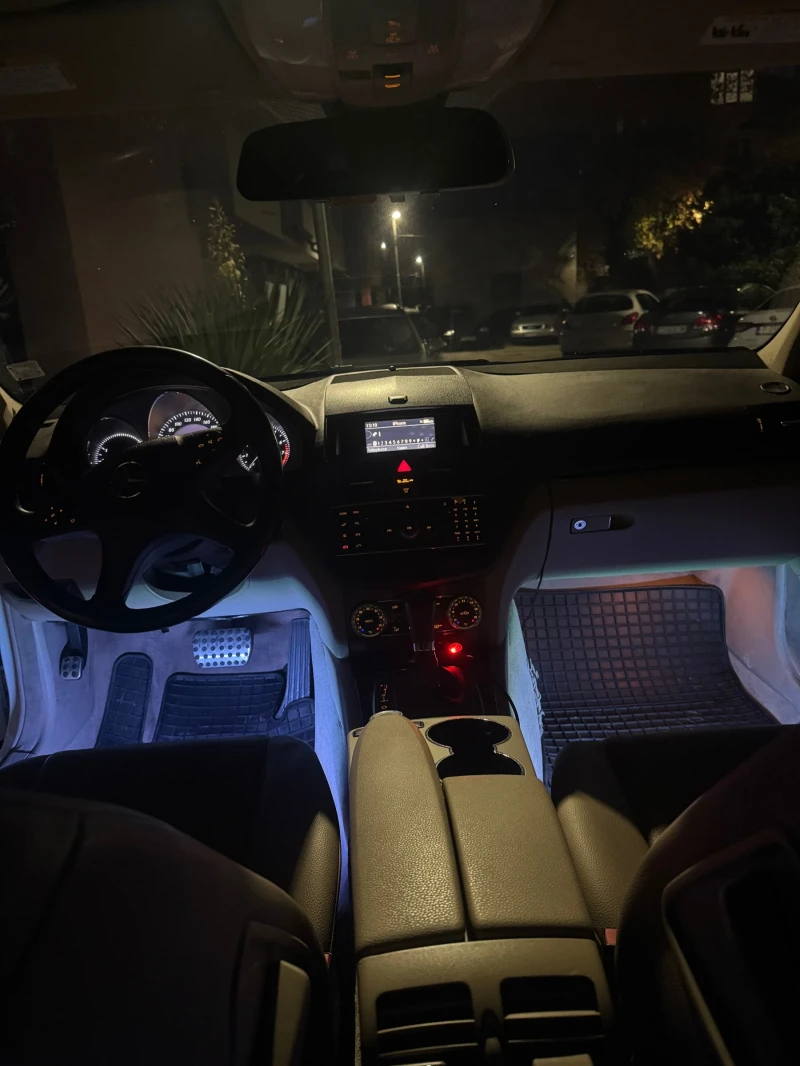 Mercedes-Benz C 300, снимка 6 - Автомобили и джипове - 52365785