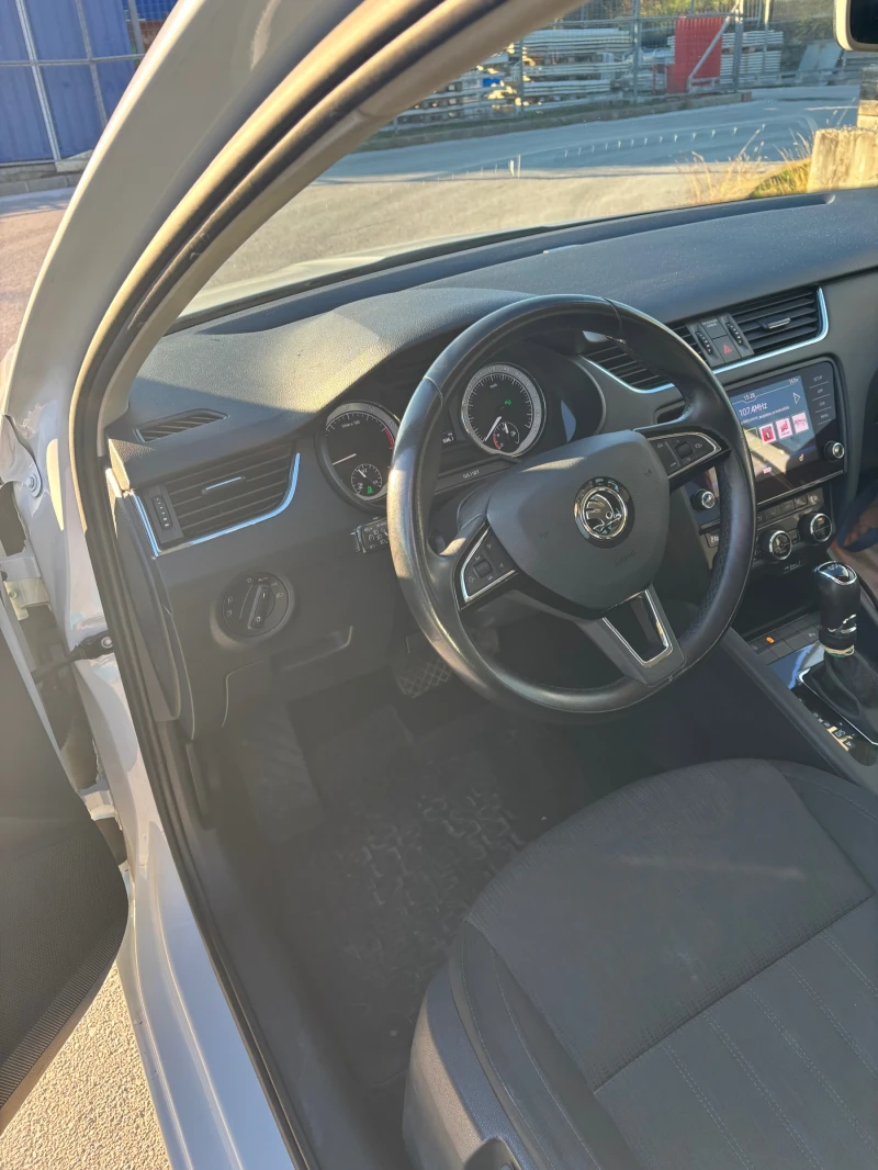 Skoda Octavia, снимка 9 - Автомобили и джипове - 52417557