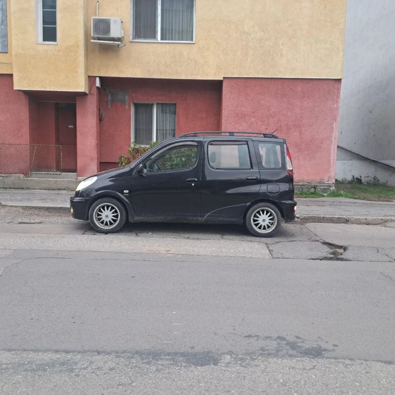 Toyota Yaris verso АВТОМАТИК , снимка 13 - Автомобили и джипове - 52671855