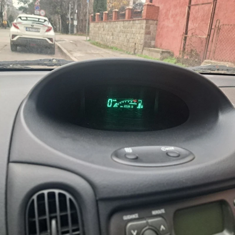 Toyota Yaris verso АВТОМАТИК , снимка 11 - Автомобили и джипове - 52671855