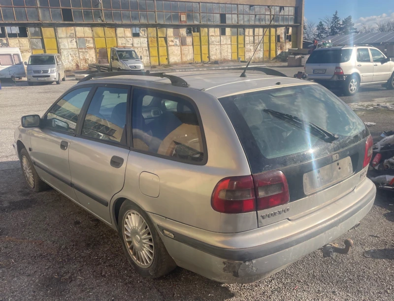 Volvo V40 2.0 i, снимка 5 - Автомобили и джипове - 53168583