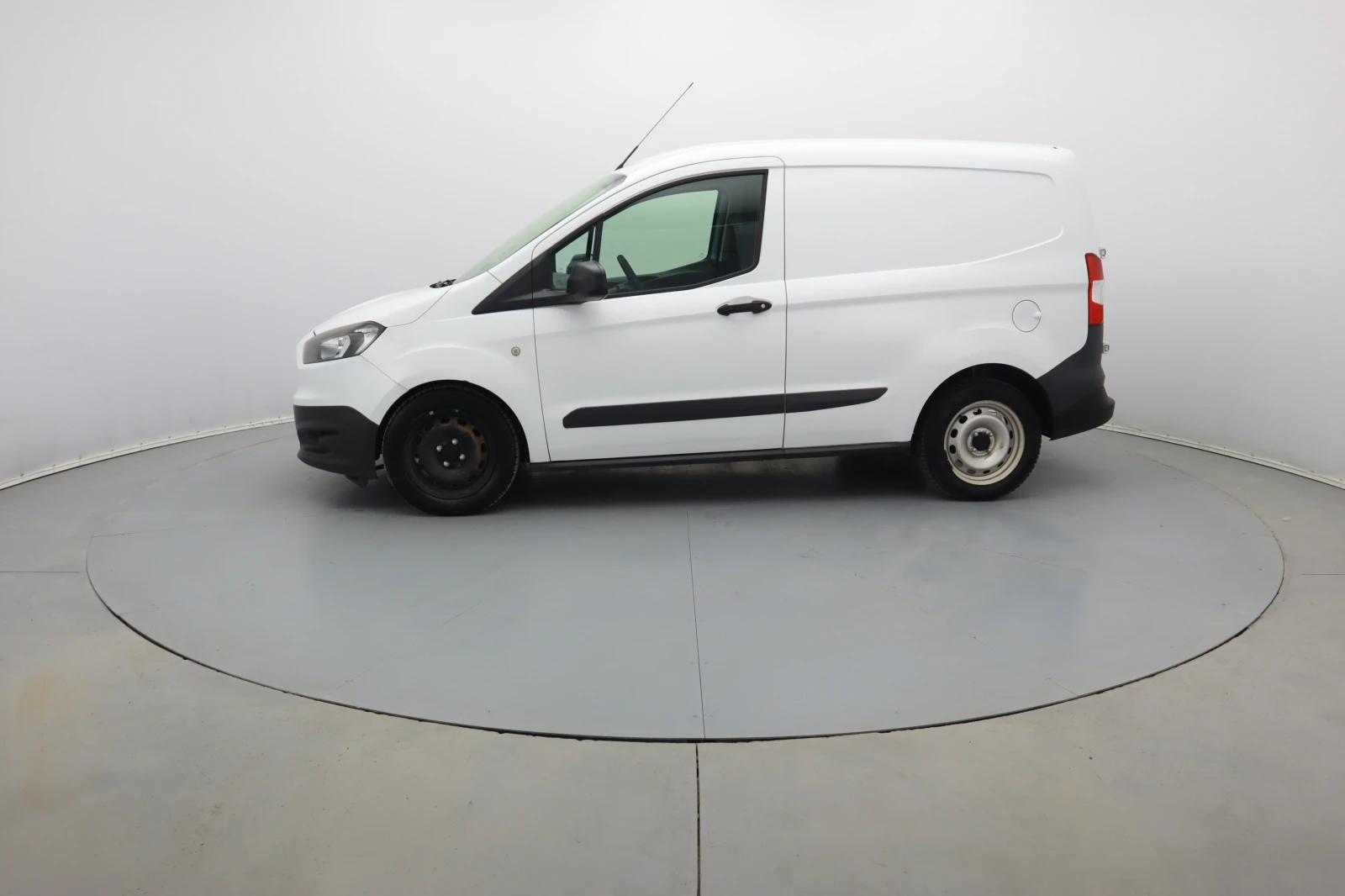 Ford Courier 1.5 - изображение 3