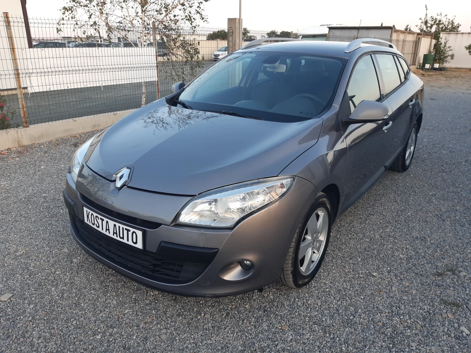 Renault Megane КАТО НОВА - изображение 9