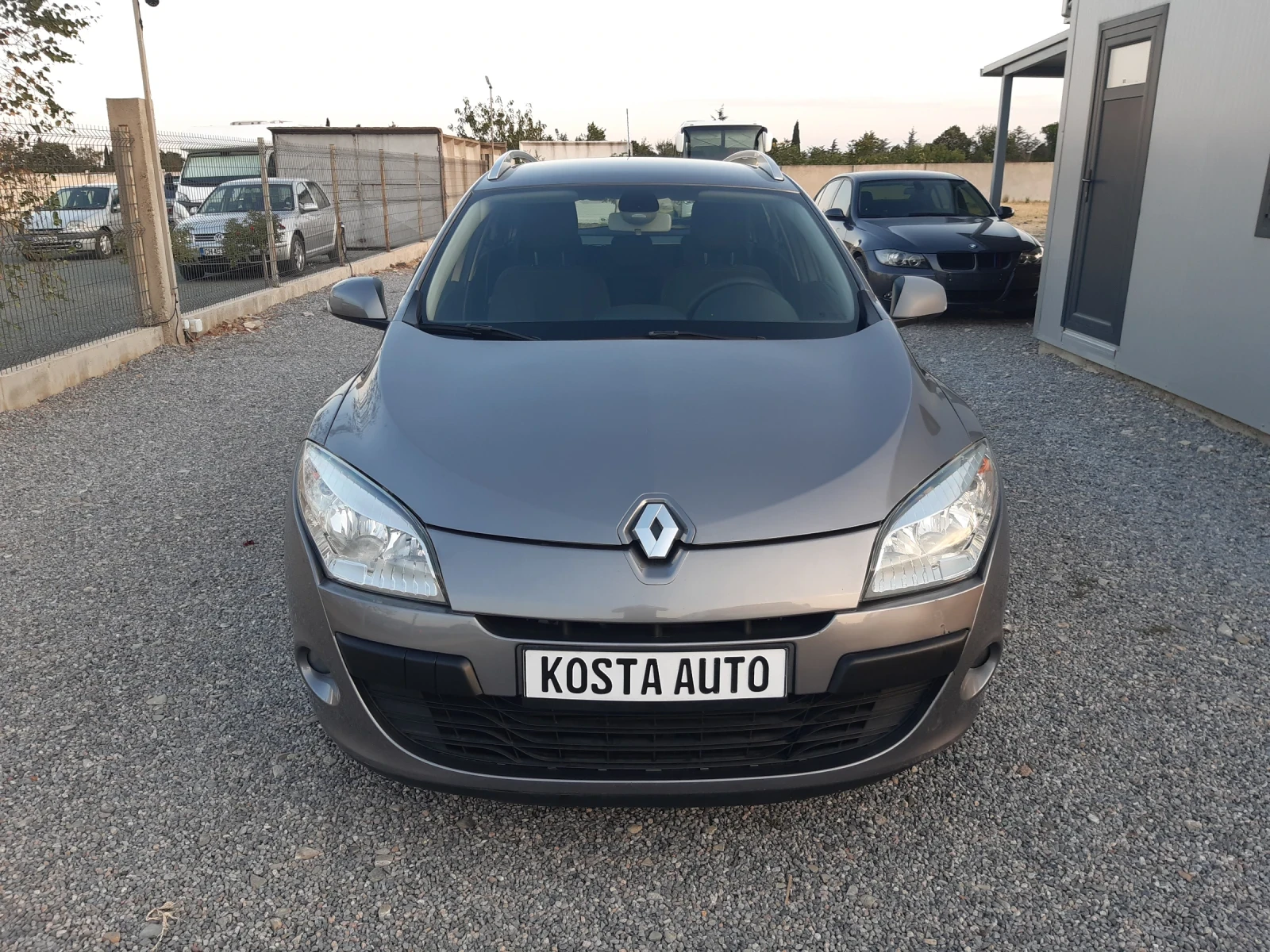 Renault Megane КАТО НОВА - изображение 10