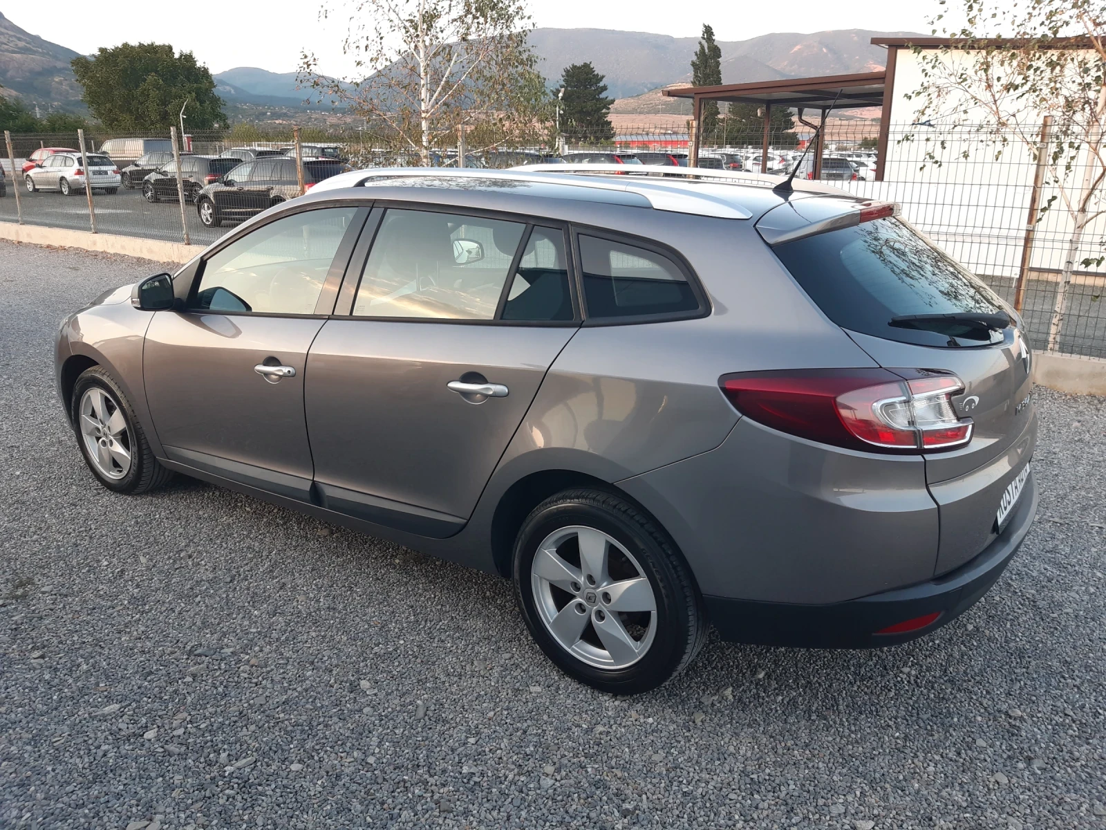 Renault Megane КАТО НОВА - изображение 7
