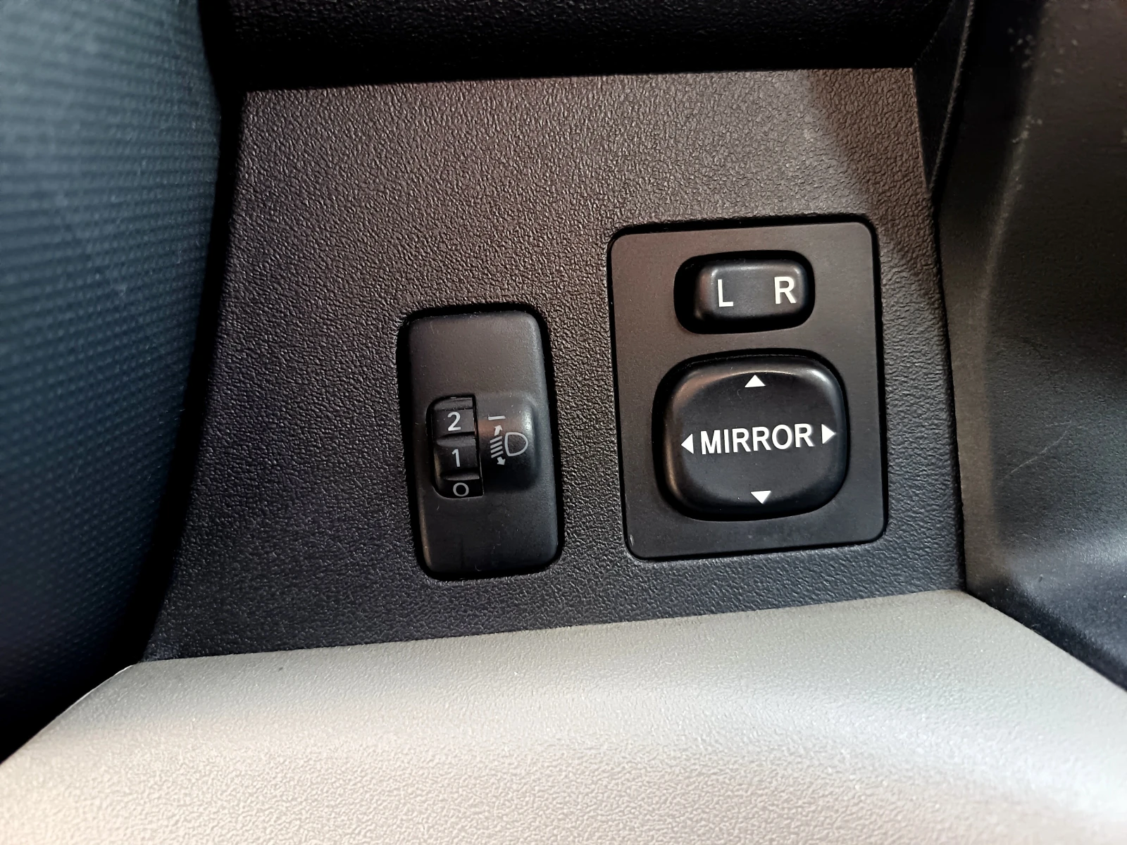 Daihatsu Sirion 1.3 TWIN CAM 16V A/C 4цилиндъра TOYOTA, снимка 13 - Автомобили и джипове - 53725578