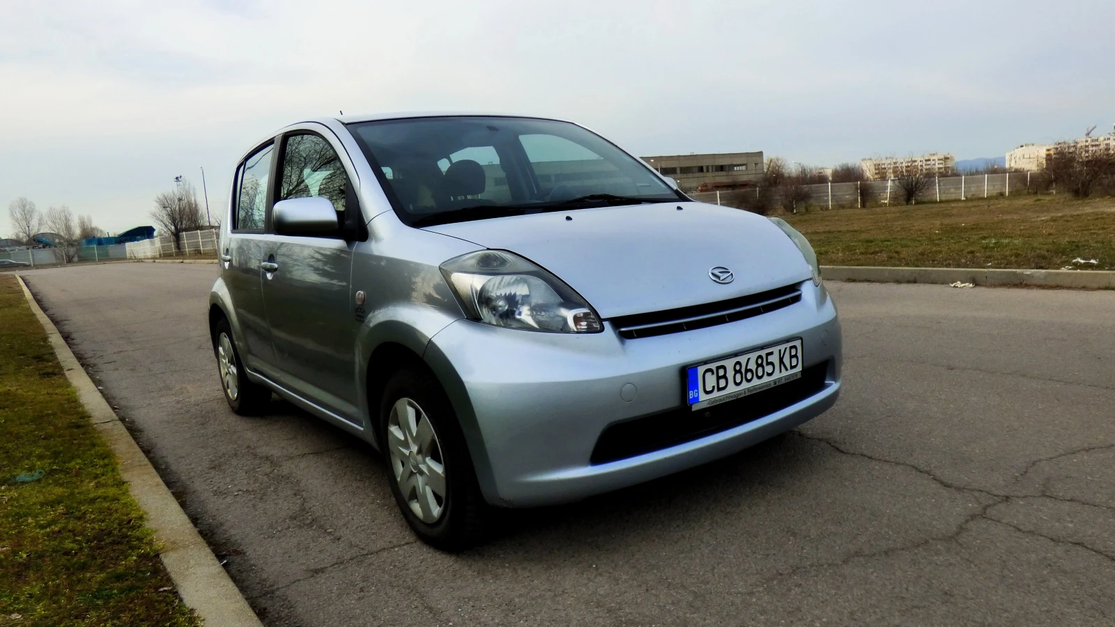 Daihatsu Sirion 1.3 TWIN CAM 16V A/C 4цилиндъра TOYOTA - изображение 2