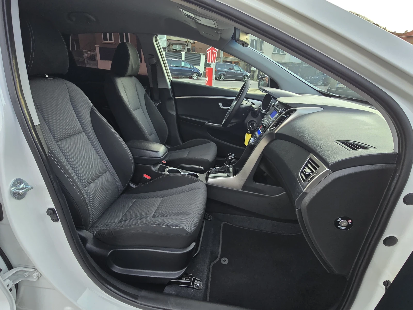 Toyota Auris Топ състояние лизинг , снимка 16 - Автомобили и джипове - 54115874