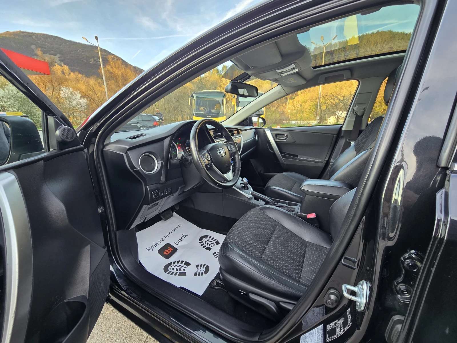 Toyota Auris Топ състояние лизинг , снимка 13 - Автомобили и джипове - 54115874