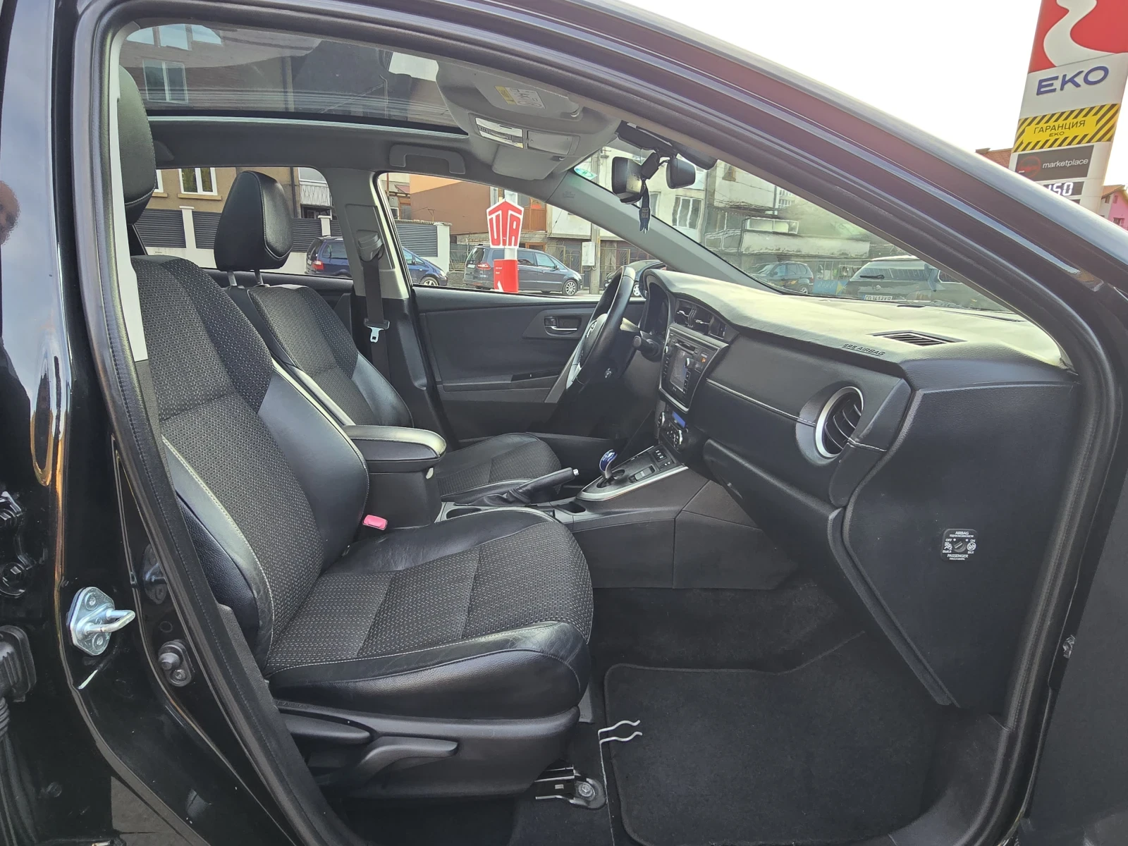 Toyota Auris Топ състояние лизинг , снимка 15 - Автомобили и джипове - 54115874