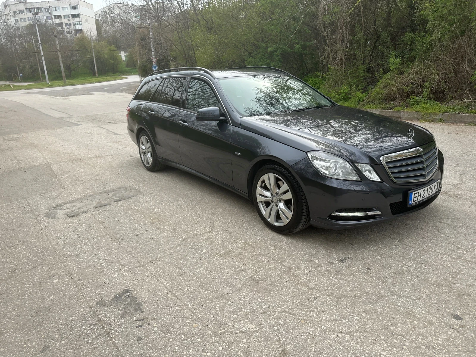Mercedes-Benz E 220, снимка 3 - Автомобили и джипове - 54207861
