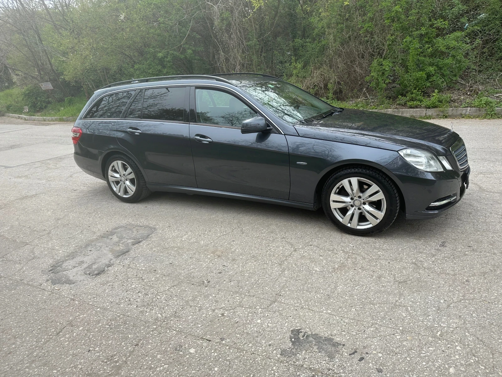 Mercedes-Benz E 220, снимка 4 - Автомобили и джипове - 54207861