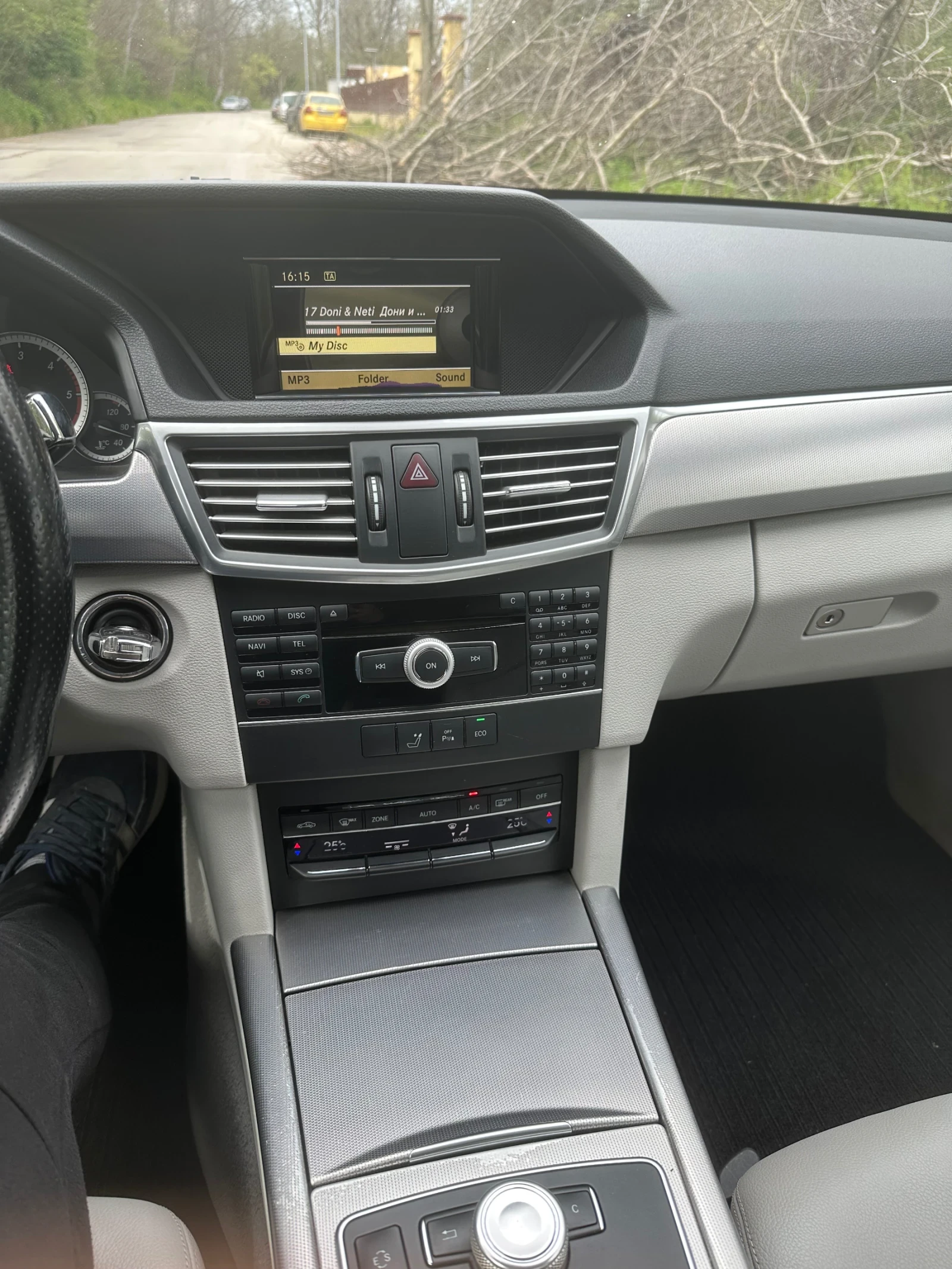 Mercedes-Benz E 220, снимка 17 - Автомобили и джипове - 54207861