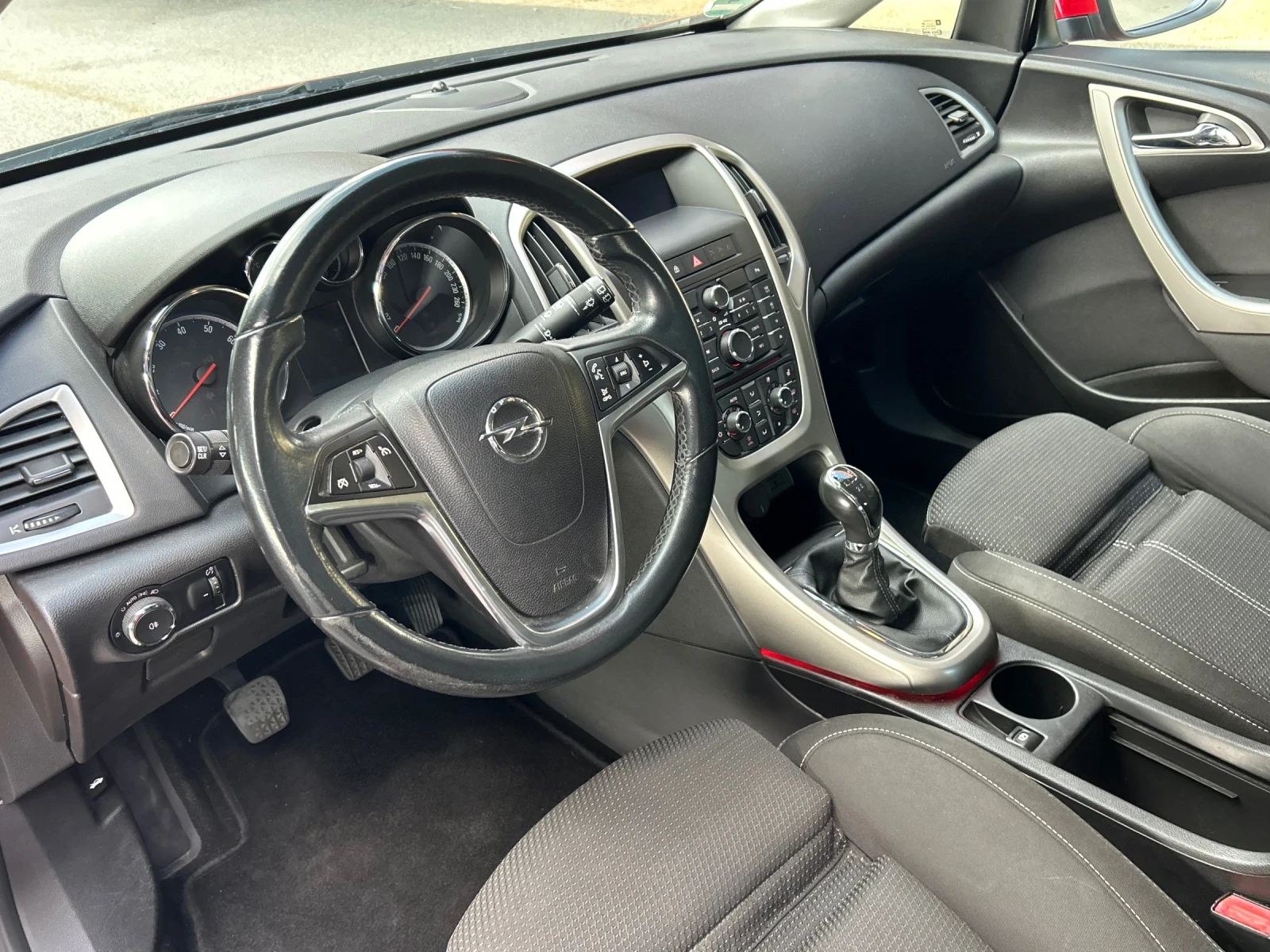 Opel Astra Facelift 1.4 бензин ECO FLEX Топ, снимка 14 - Автомобили и джипове - 54277287