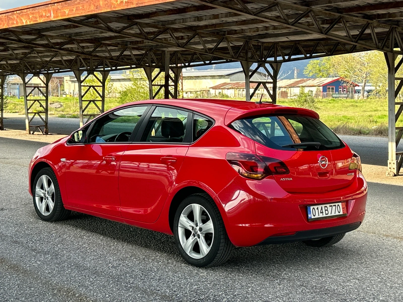 Opel Astra Facelift 1.4 бензин ECO FLEX Топ, снимка 9 - Автомобили и джипове - 54277287
