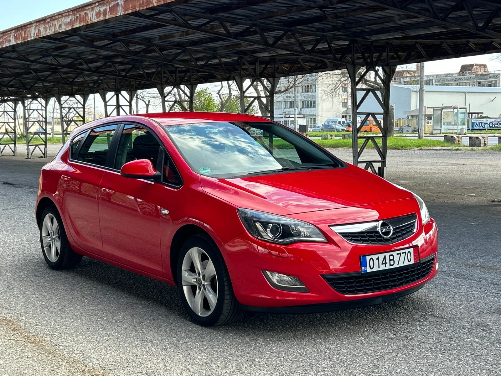 Opel Astra Facelift 1.4 бензин ECO FLEX Топ, снимка 4 - Автомобили и джипове - 54277287