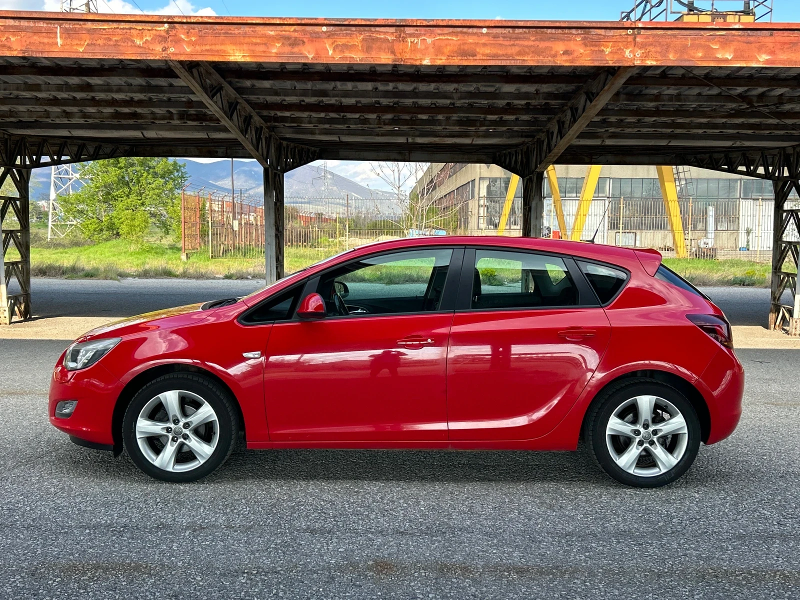 Opel Astra Facelift 1.4 бензин ECO FLEX Топ, снимка 6 - Автомобили и джипове - 54277287