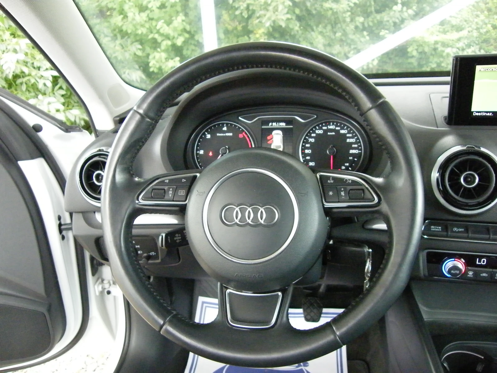 Audi A3 1.6 105кс NAVI KSENON, снимка 14 - Автомобили и джипове - 55215619