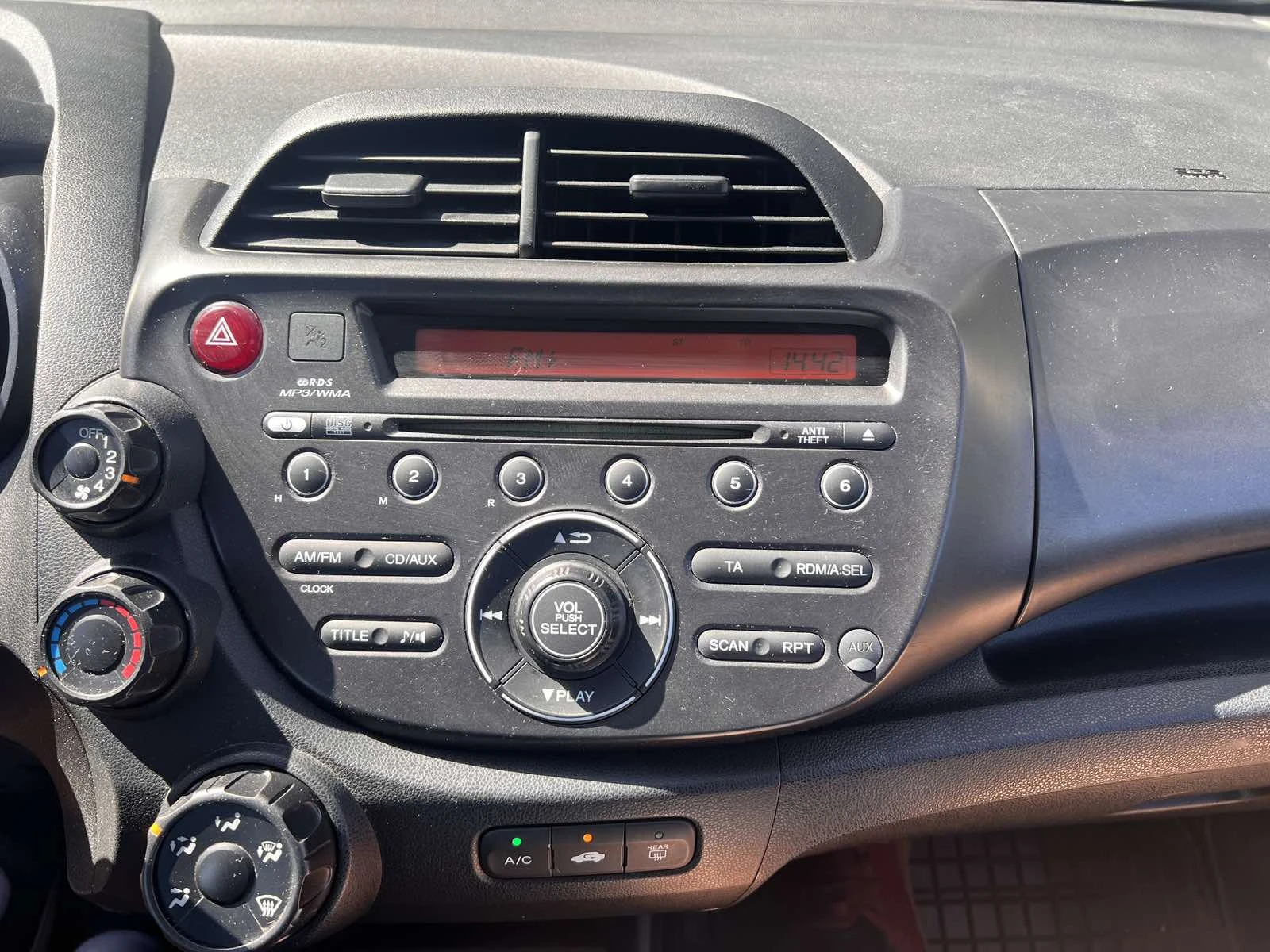 Honda Jazz, снимка 12 - Автомобили и джипове - 55901936