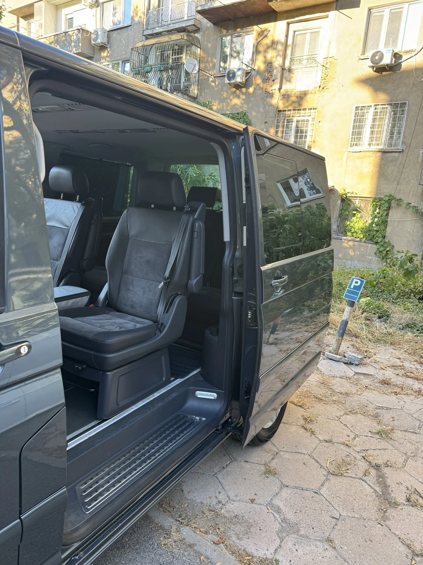 VW Multivan Highline ПЪРВИ СОБСТВЕНИК, снимка 10 - Автомобили и джипове - 56314060