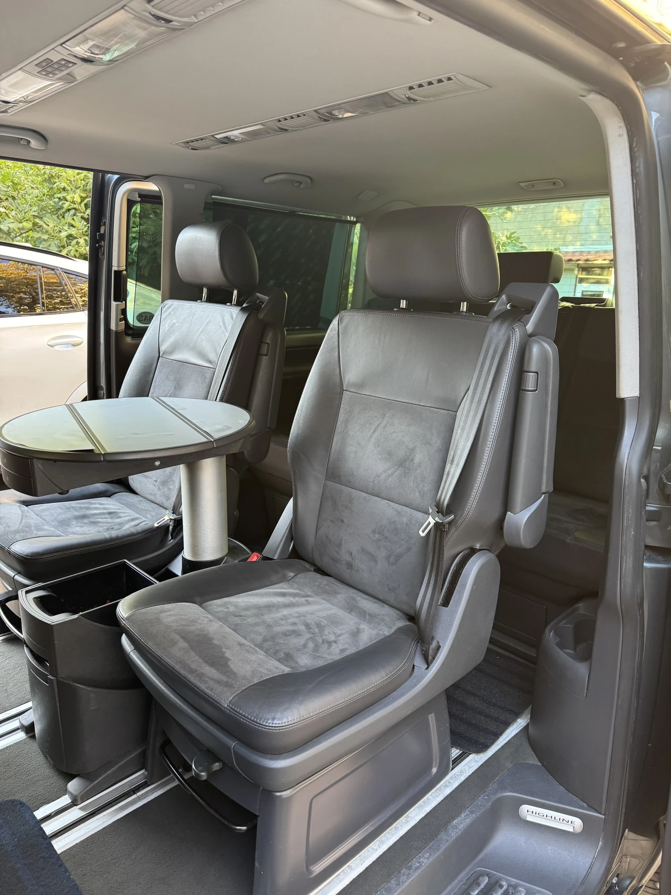 VW Multivan Highline ПЪРВИ СОБСТВЕНИК, снимка 9 - Автомобили и джипове - 56314060