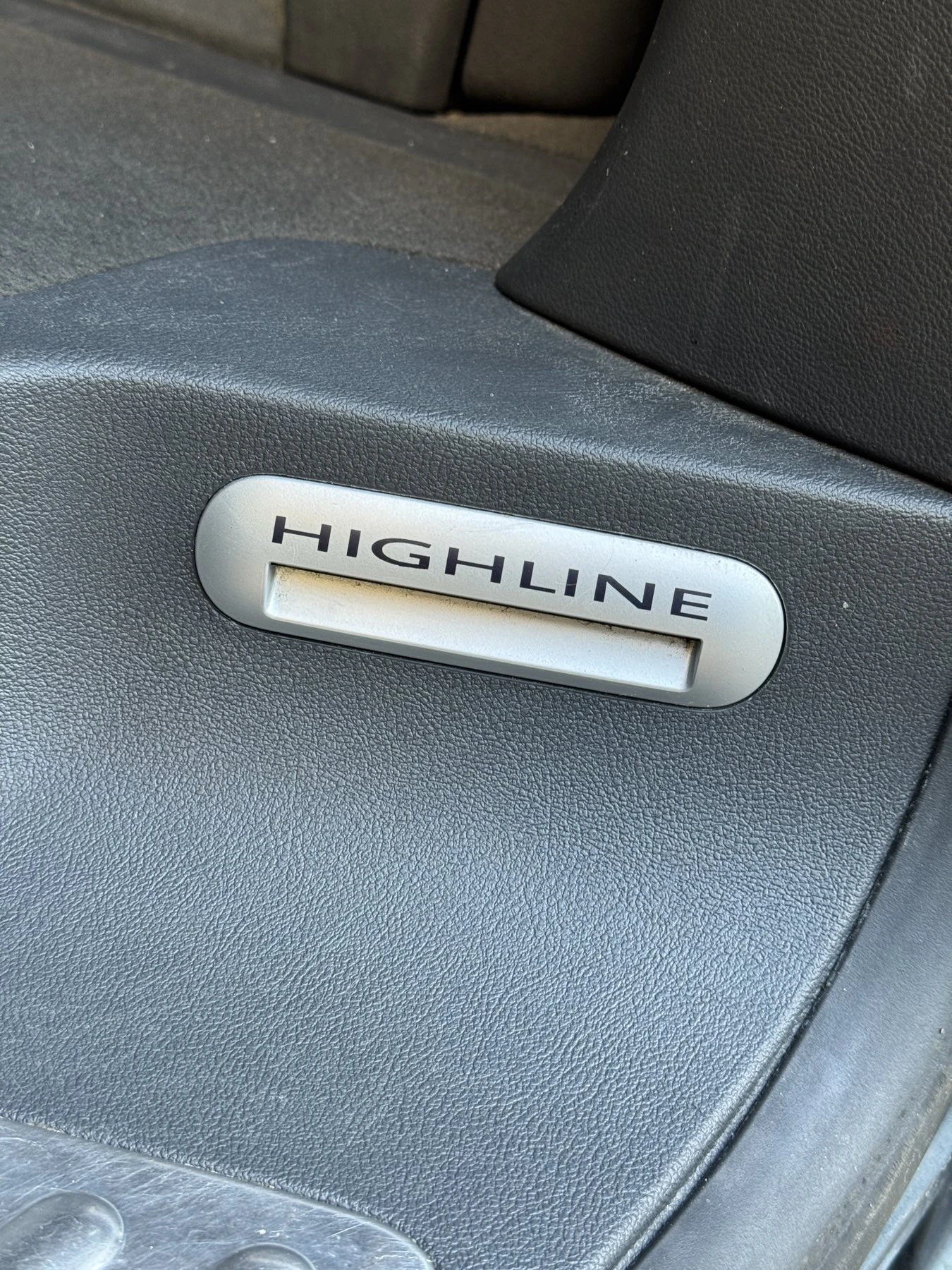 VW Multivan Highline ПЪРВИ СОБСТВЕНИК, снимка 16 - Автомобили и джипове - 56314060