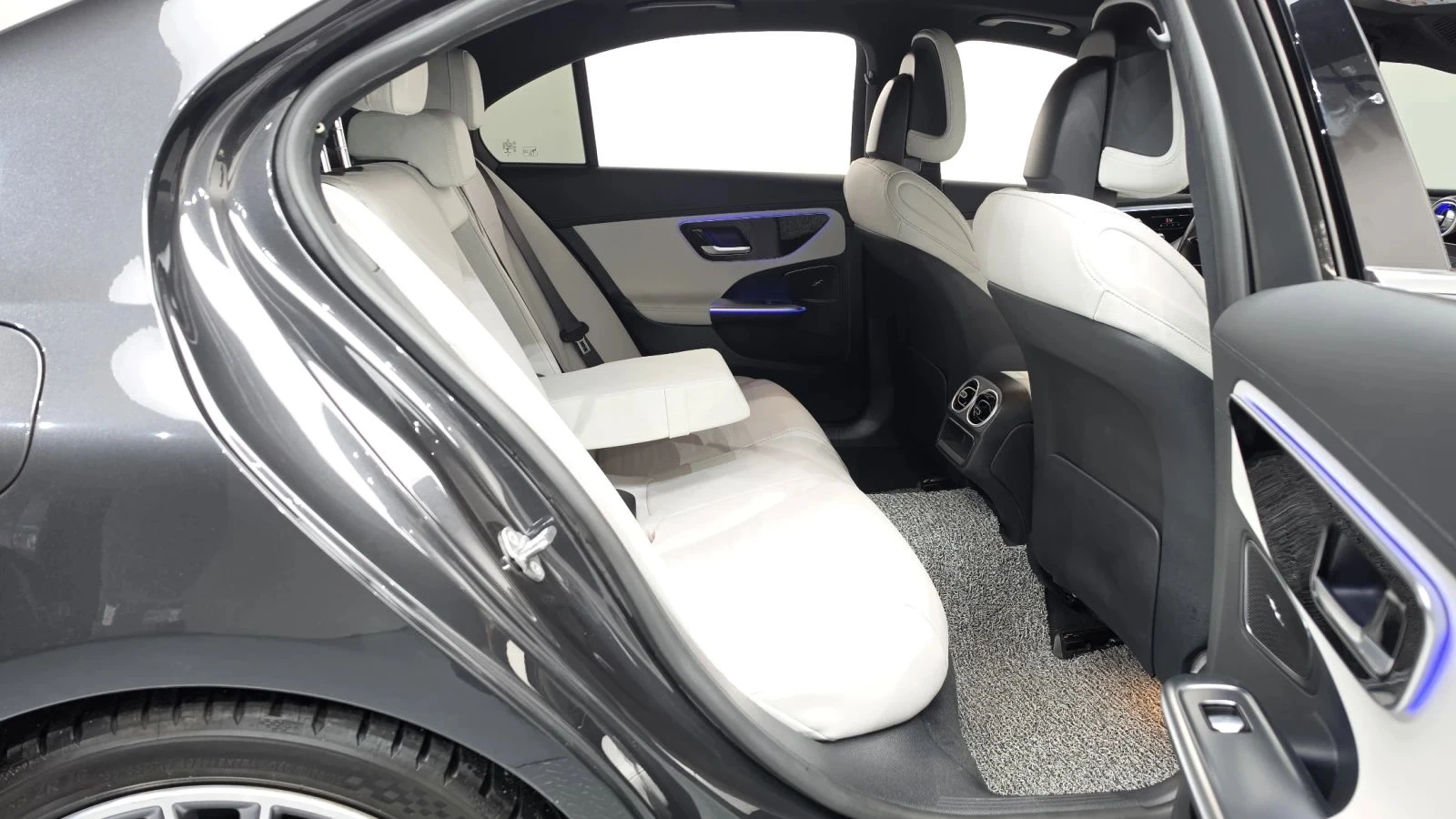 Mercedes-Benz C 300, снимка 12 - Автомобили и джипове - 56685480