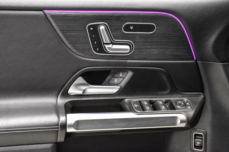 Mercedes-Benz GLB 250 AMG PACK * * CARFAX * * АВТОКРЕДИТ * * , снимка 9 - Автомобили и джипове - 53000715