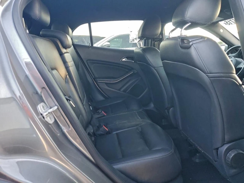 Mercedes-Benz GLA 250, снимка 11 - Автомобили и джипове - 53053658