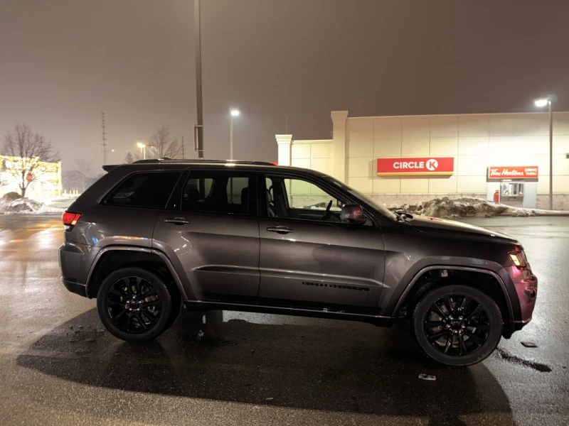 Jeep Grand cherokee * АВТО КРЕДИТ* ЦЕНА ДО БГ * СЕРВИЗНА ИСТОРИЯ * , снимка 3 - Автомобили и джипове - 53520158