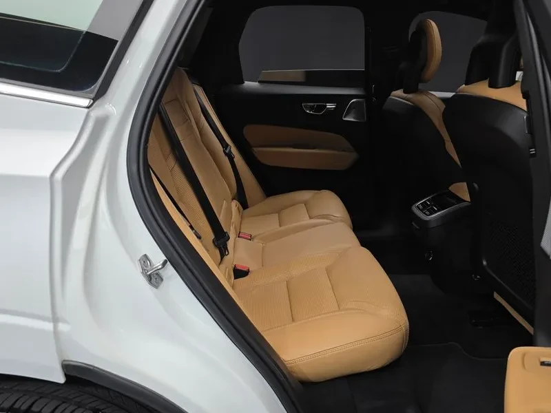 Volvo XC60 2Nd Generation D4 Inscription, снимка 11 - Автомобили и джипове - 55090111