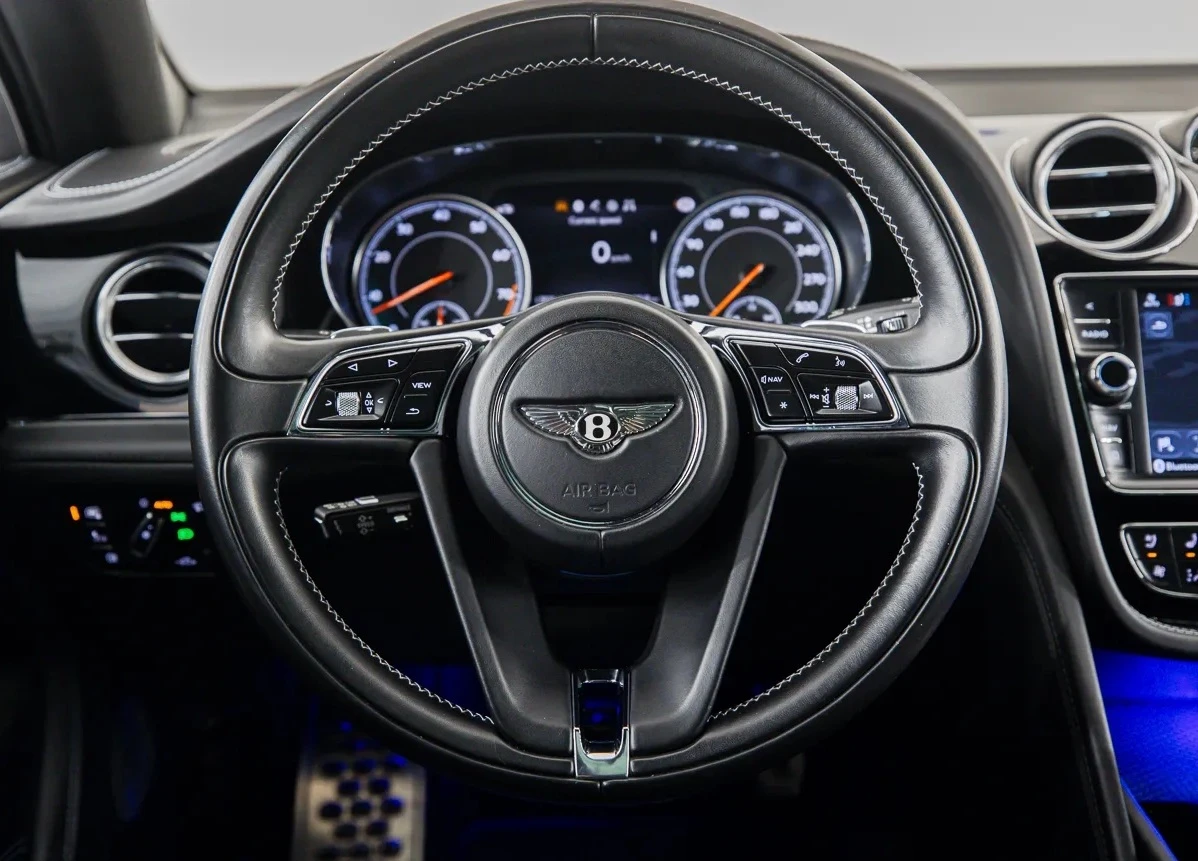 Bentley Bentayga 4.0 V8 AWD - изображение 9