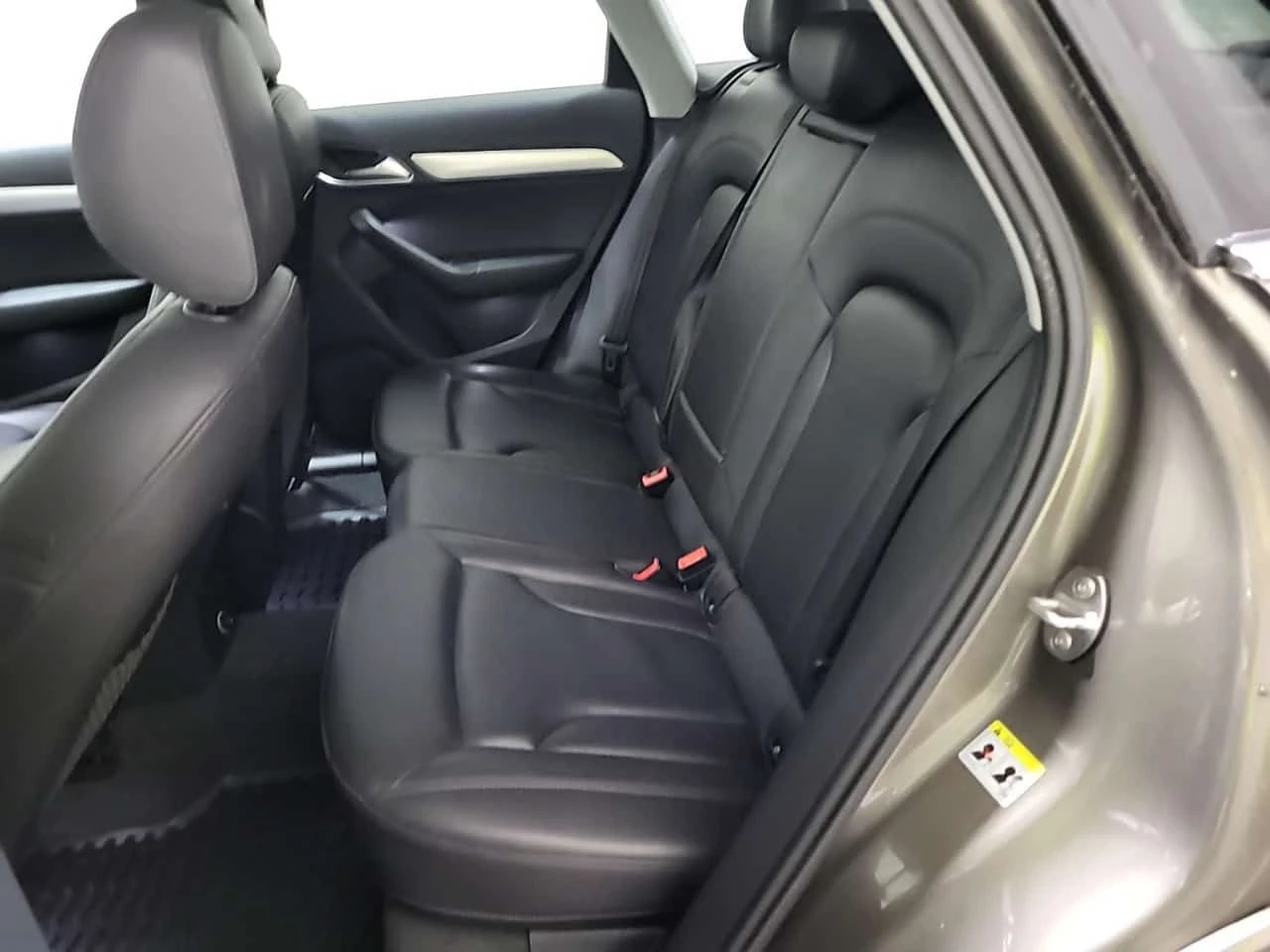 Audi Q3 * PROGRESSIV * ПОДГРЕВ * ОТ ПРЕДСТАВИТЕЛСТВО , снимка 13 - Автомобили и джипове - 53785664